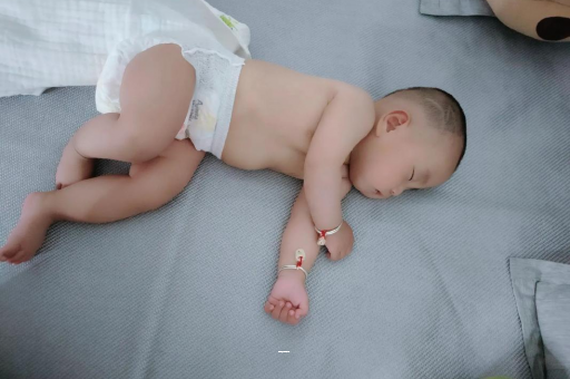 五家渠宝宝先长上牙还是下牙